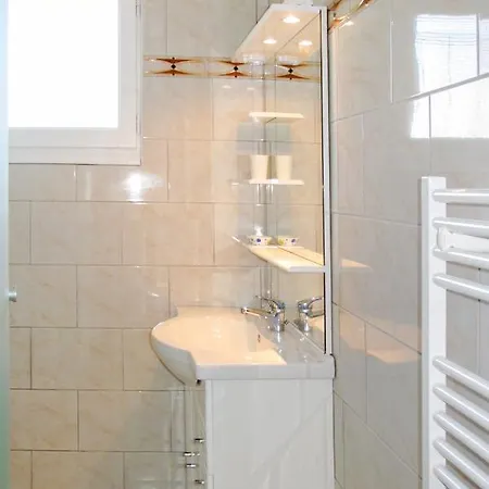 Le Maupas By Interhome לה-טראנש-סור-מר